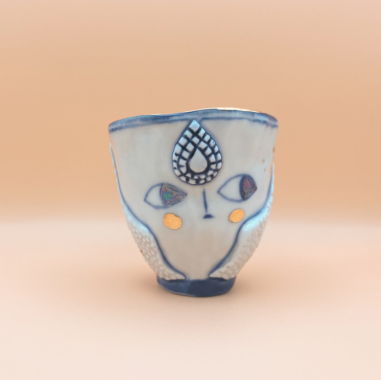 Shy Wing Head Cup