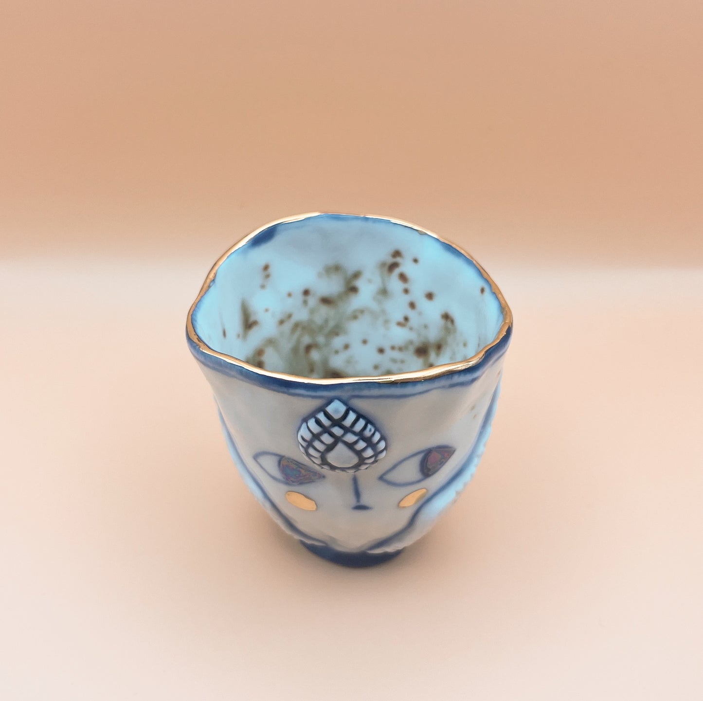 Shy Wing Head Cup