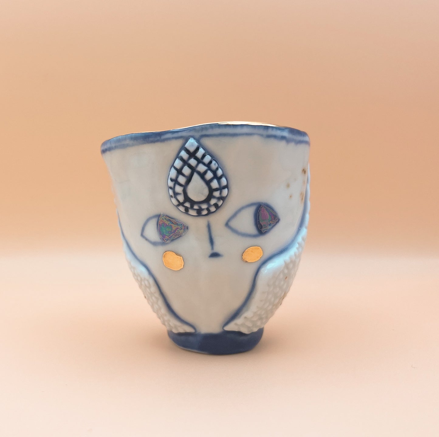 Shy Wing Head Cup